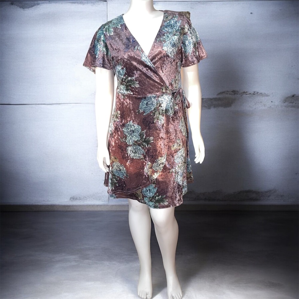 Monteau Los Angeles Mauve Floral Crushed Velvet Wrap Mini Dress Womens Medium